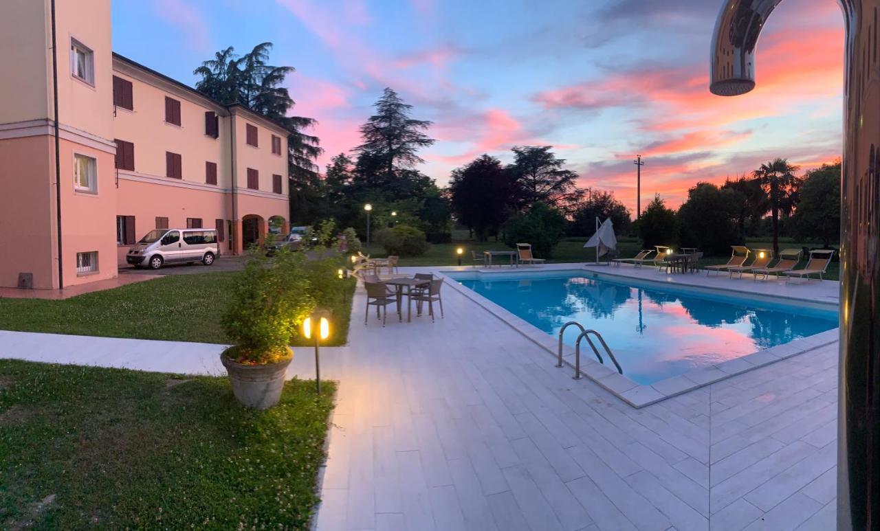 Hotel Le Ville Модена Екстер'єр фото