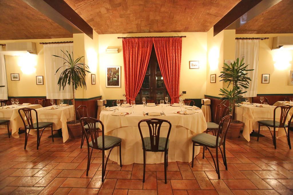 Hotel Le Ville Модена Екстер'єр фото