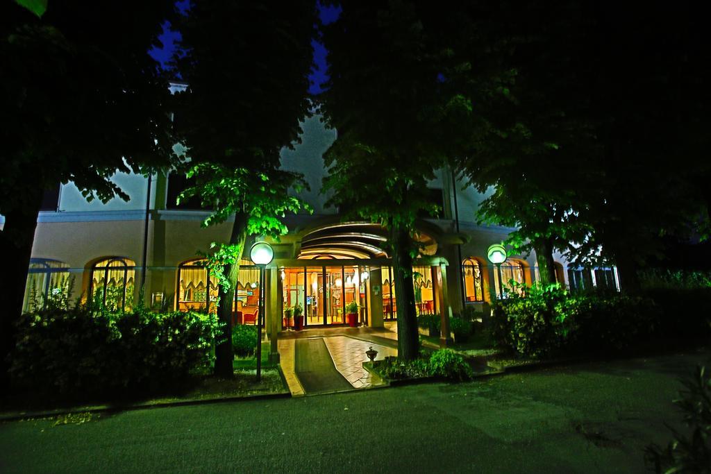 Hotel Le Ville Модена Екстер'єр фото