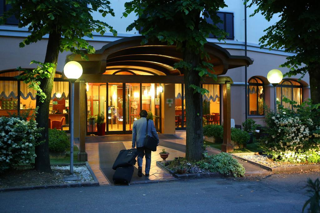 Hotel Le Ville Модена Екстер'єр фото
