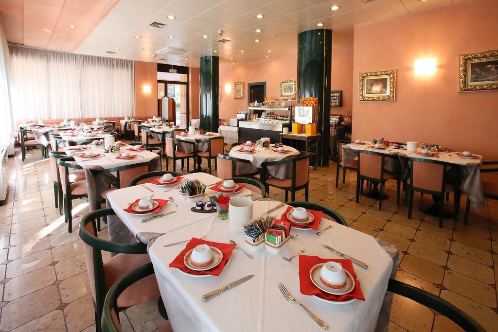 Hotel Le Ville Модена Екстер'єр фото