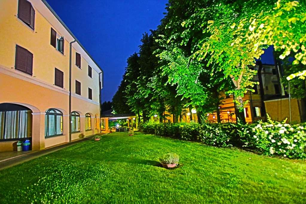 Hotel Le Ville Модена Зручності фото