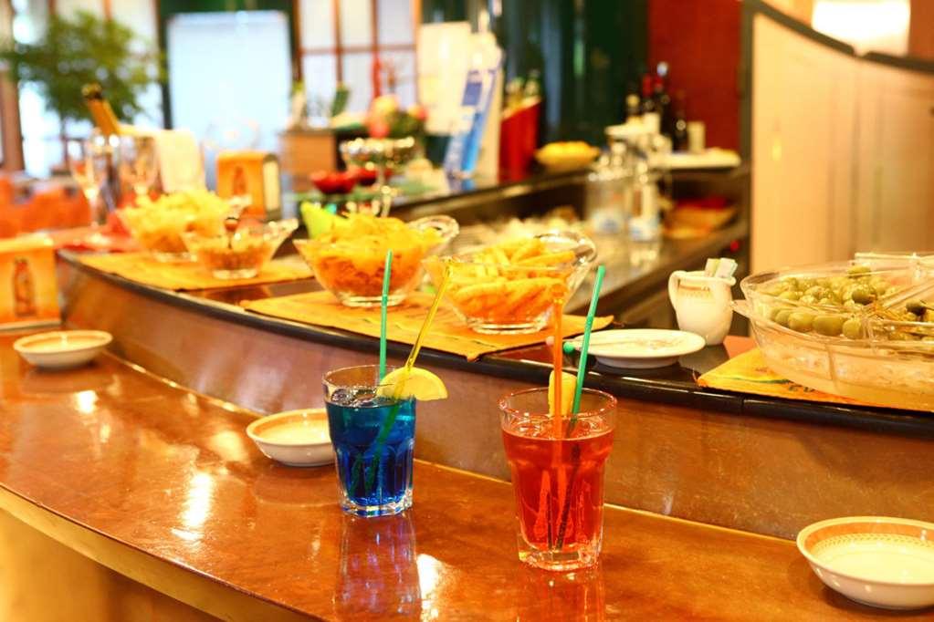 Hotel Le Ville Модена Ресторан фото