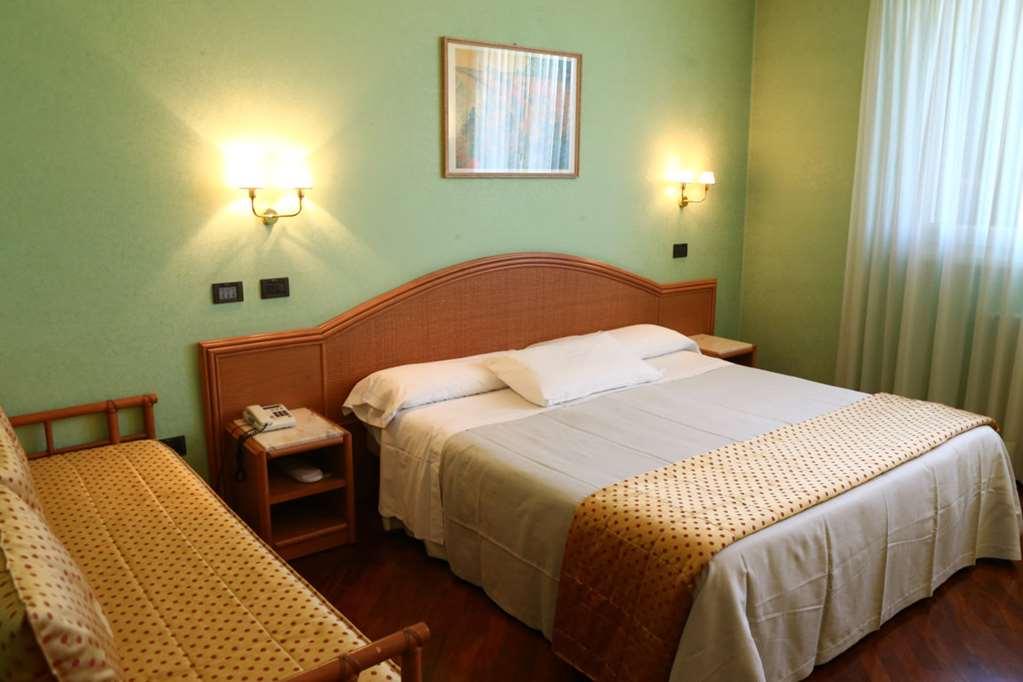 Hotel Le Ville Модена Номер фото